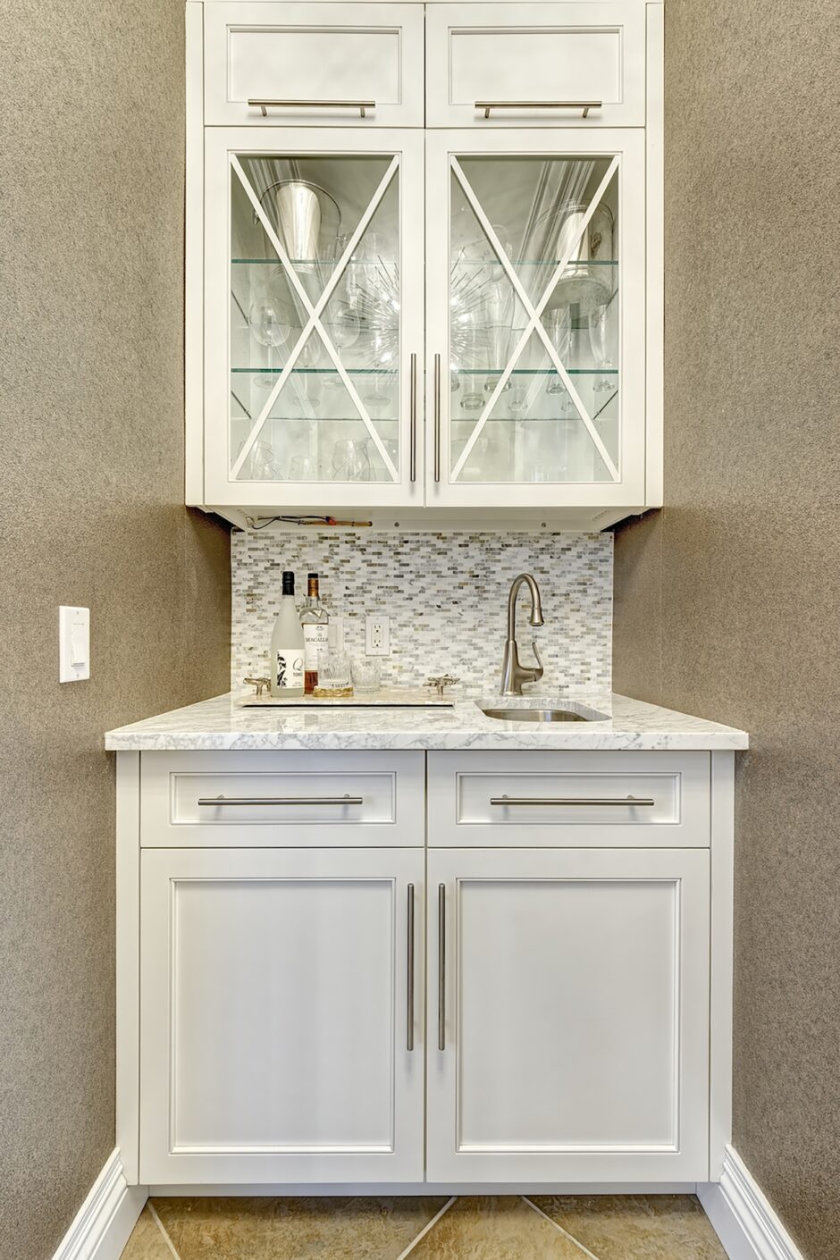 Wet Bar Design With White Cabinetry
