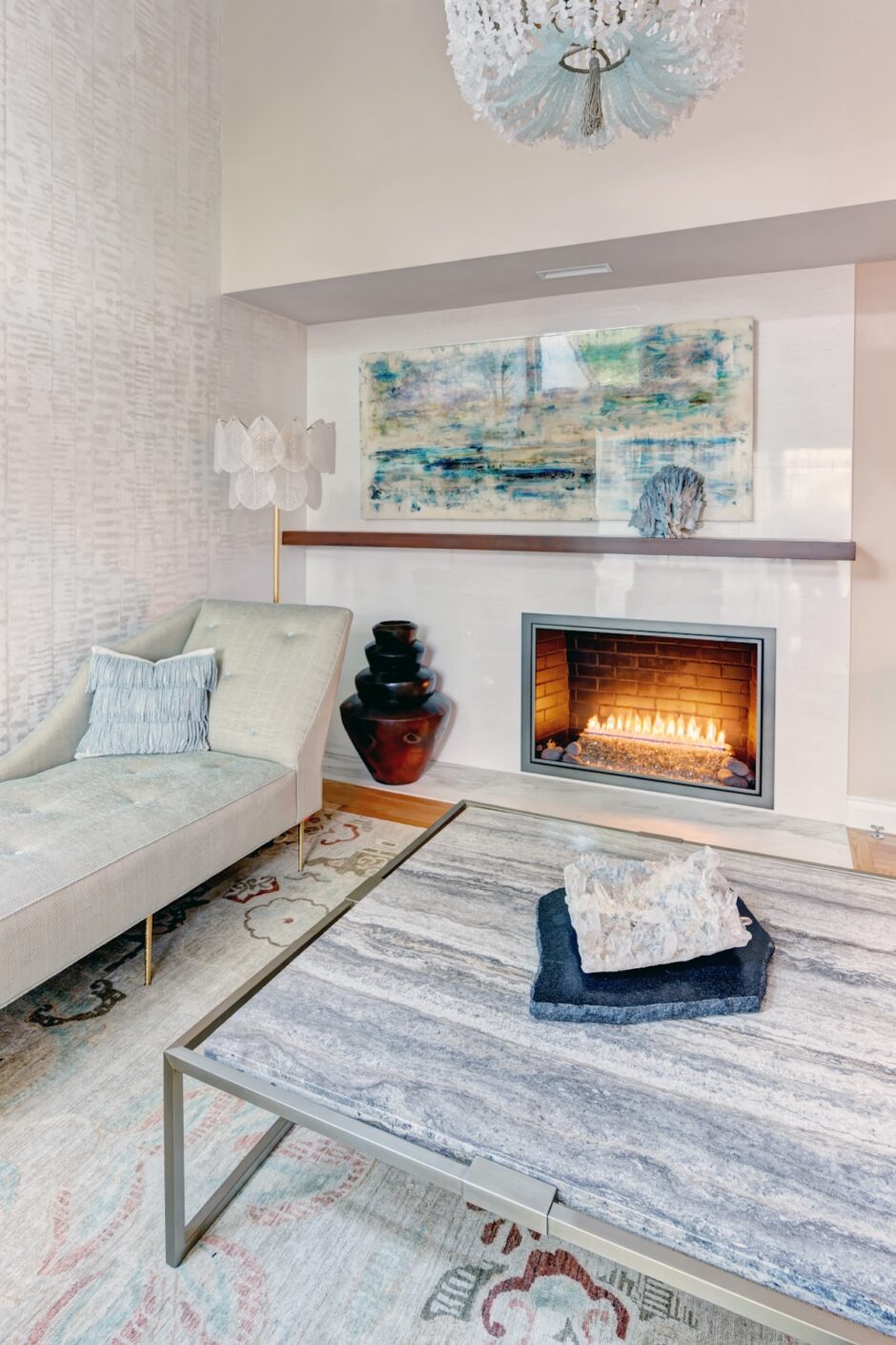 Living Room Design Fireplace And Chaise Lounge